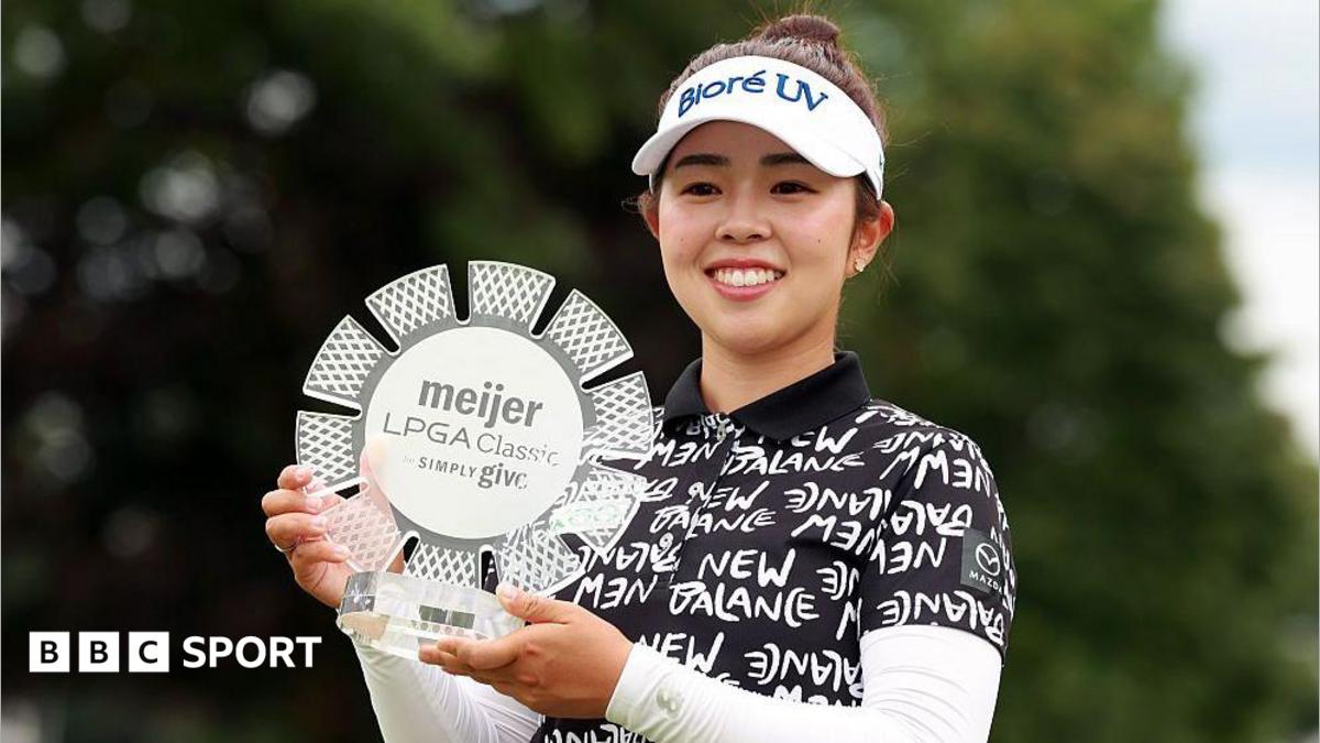 Miyu Yamashita holds the trophy after winning the Meijer LPGA Classic in 2026