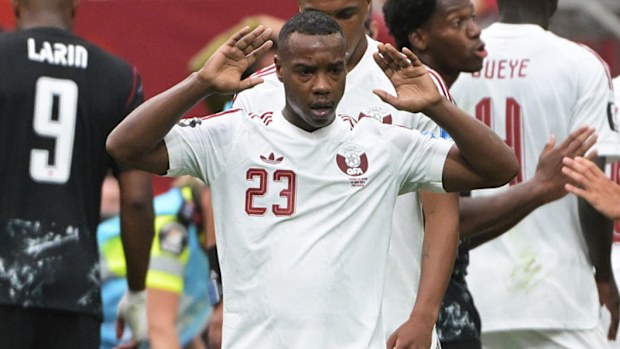 Assim Madibo shocked after seeing Ismael Kone's leg.