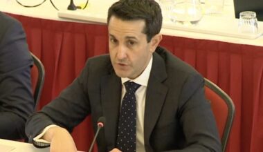 Public Circus: AI use in the Queensland public service and the lack of QChat interest