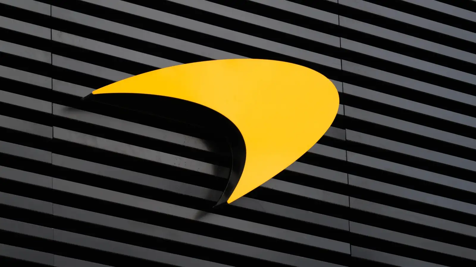 McLaren reveals special MCL40 colour scheme for rare F1 landmark