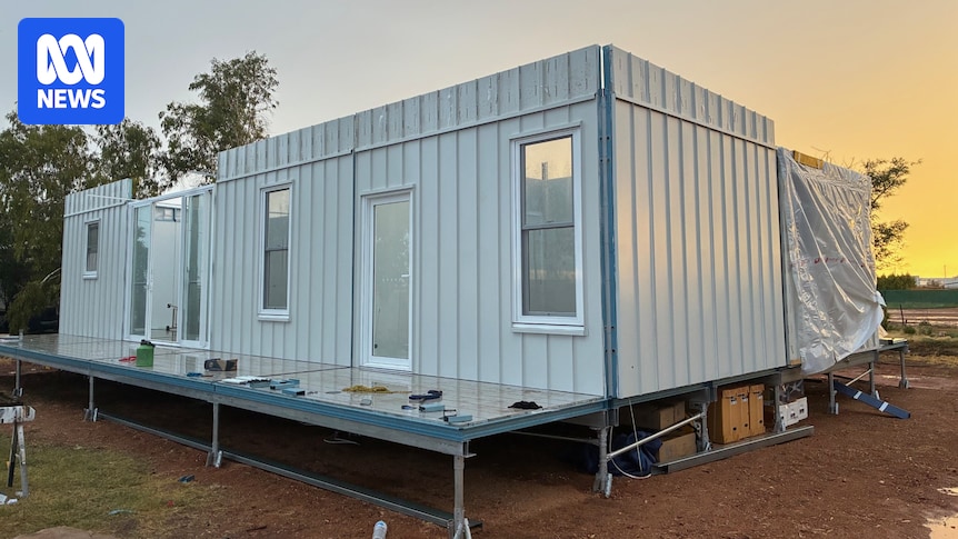 Quilpie builders experiment with 'flat-pack' housing to improve supply in the outback