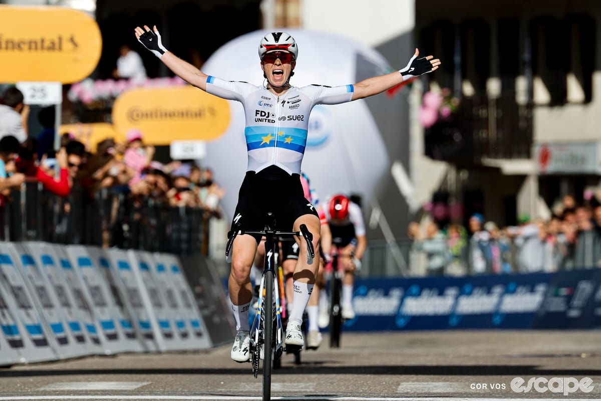 Demi Vollering wins Giro d'Italia stage 5 from select group