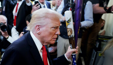 Trump Sides With MLB Owners in Salary Cap Fight That Could Cancel Next Season