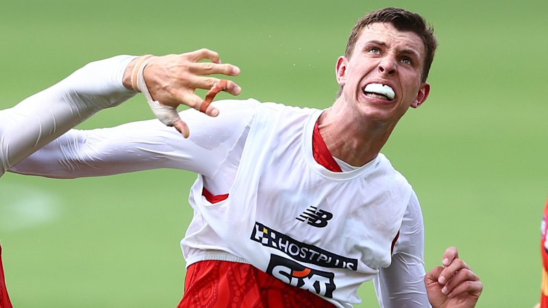 AFL investigates Gold Coast Suns ruckman Max Knobel for alleged homophobic slur in VFL
