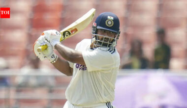 'Why would anyone tell him how to bat?': Sitanshu Kotak backs Rishabh Pant's attacking approach | Cricket News