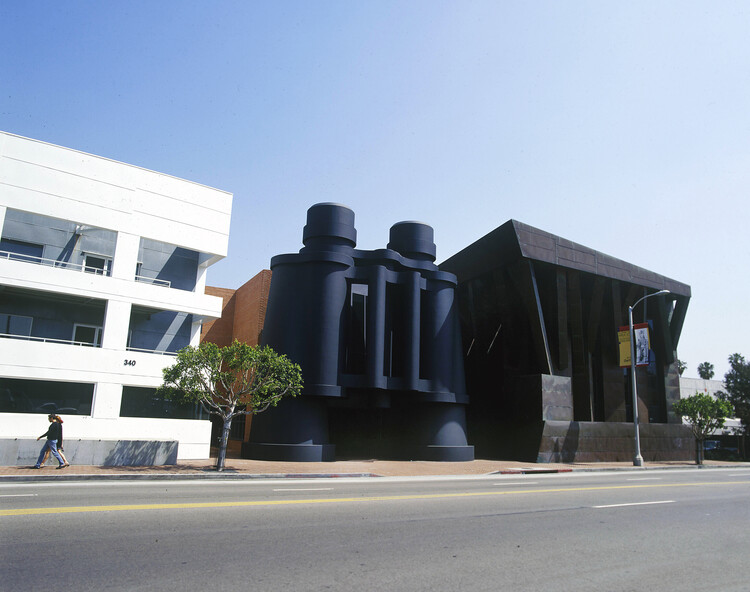 "The Century of Gehry": Frank Gehry Retrospective Opens at the Serralves Museum in Porto - Image 3 of 17