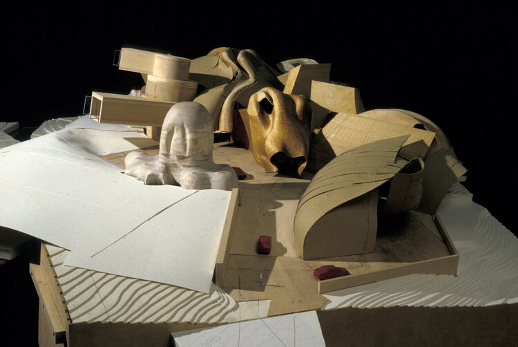 "The Century of Gehry": Frank Gehry Retrospective Opens at the Serralves Museum in Porto - Image 11 of 17