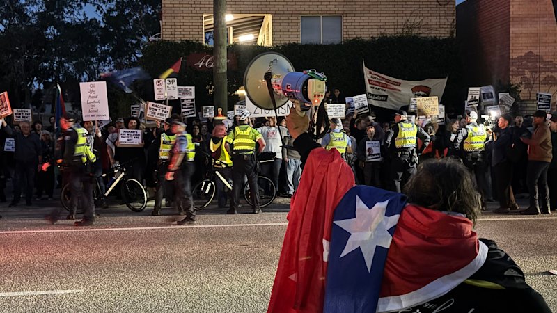 Pauline Hanson in Perth: One Nation leader dismisses Midland protest as evidence of growing support in Western Australia