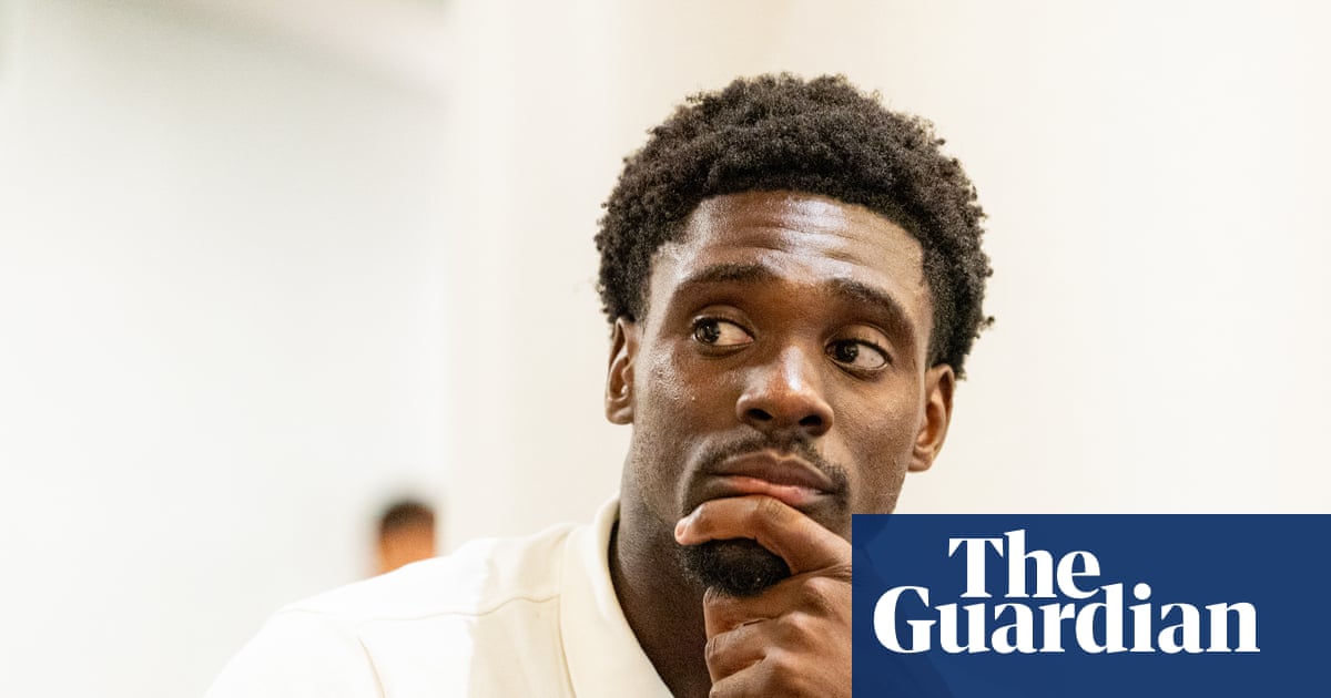 Striker Mo Touré sends injury scare through Socceroos camp on eve of World Cup | Australia