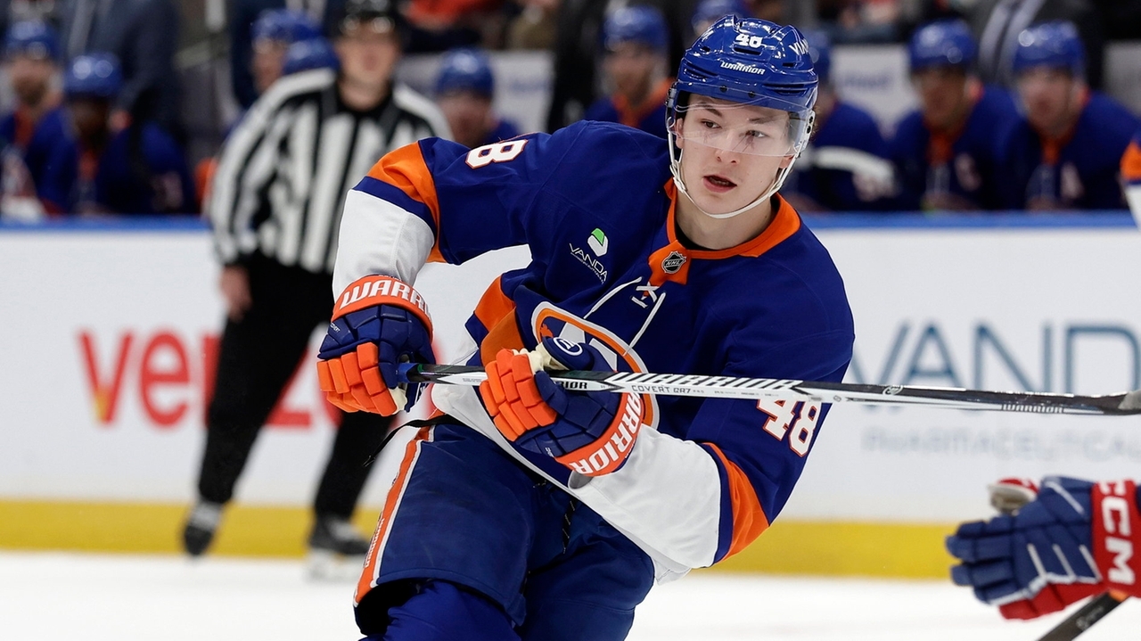 Islanders' Matthew Schaefer one vote shy of unanimous selection to NHL all-rookie team