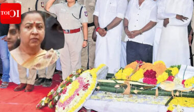 Bharathiraja Funeral: What happened at Bharathiraja’s funeral? Raadhika intervened to prevent the family rift from escalating | Tamil Movie News