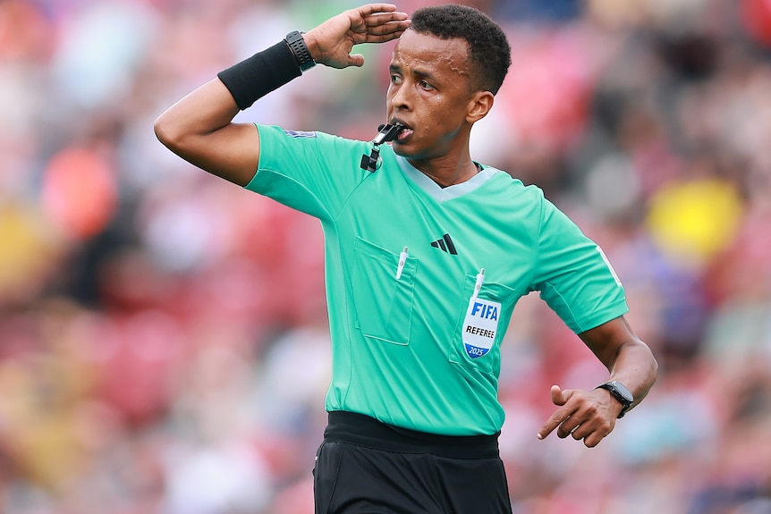  Referee Omar Artan gestures during the FIFA U-20 World Cup in 2025.