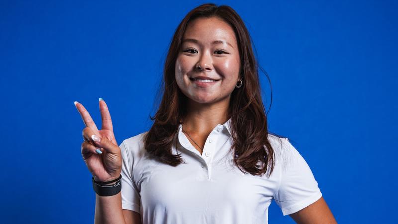 Women's Golf Signs Maelynn Kim