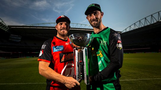 Melbourne's Cup: Aaron Finch and Glenn Maxwell pose with the BBL trophy.