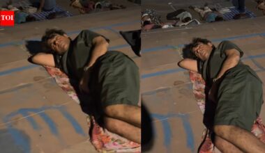 Sunil Grover sleeps on a riverbank among devotees, shares serene glimpse of a simple night under the stars |