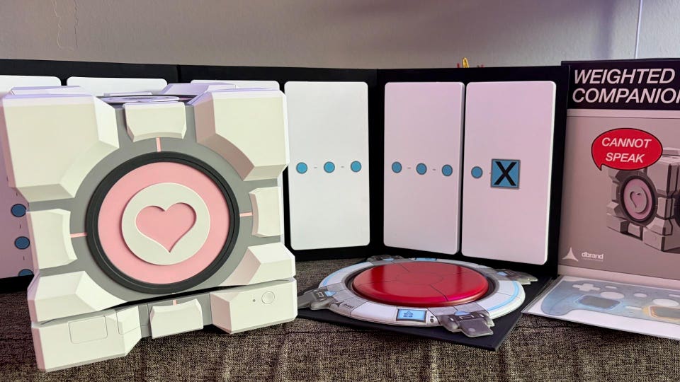 weighted companion cube case with diorama and packaging