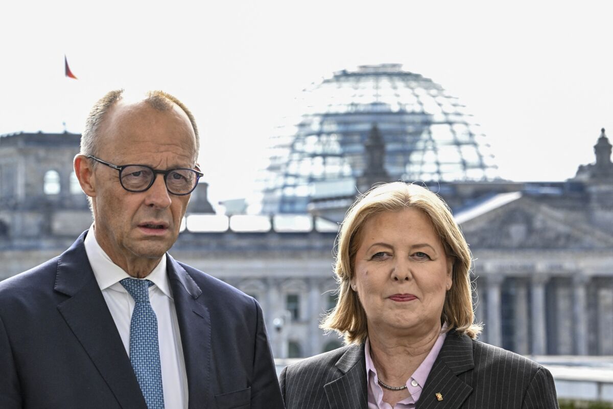 Germany's Merz Says He’ll Push Ahead With Plan to Raise Pension Age