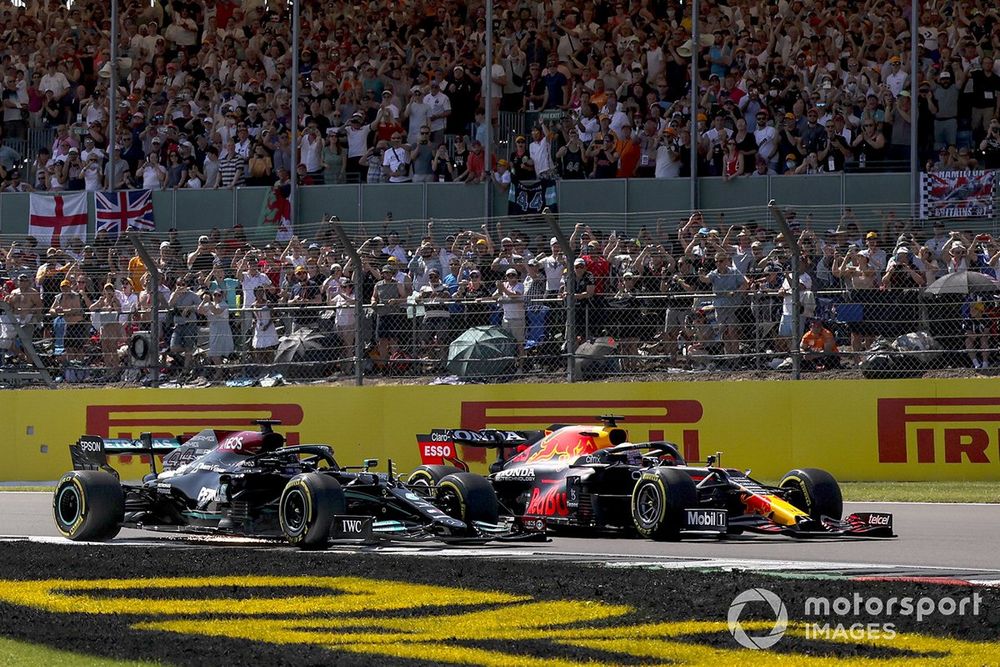 Max Verstappen, Red Bull Racing RB16B, Lewis Hamilton Mercedes W12