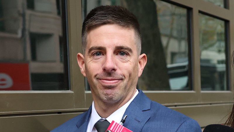 Former AFL umpire Michael Pell’s corrupt Brownlow betting charges should be dropped over technicality, argue defence lawyers
