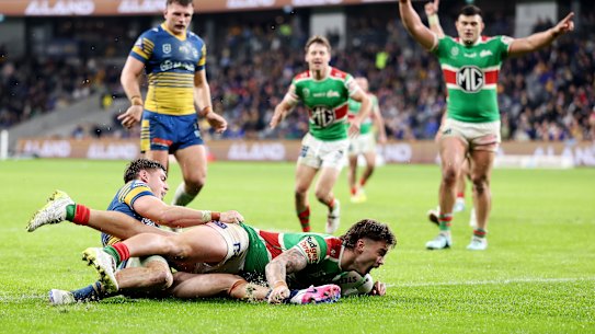 Tallis Duncan scores for Souths against the Eels.