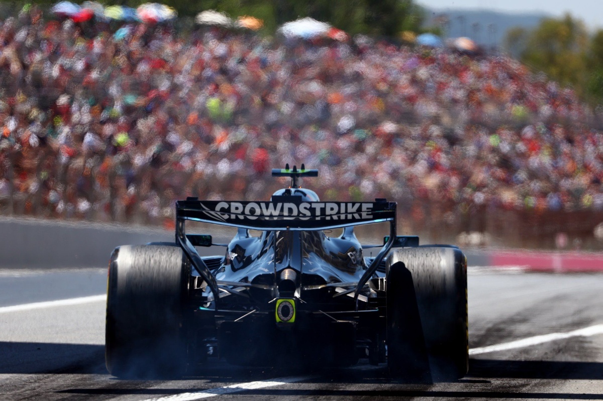Mercedes forced to tweak F1 diffuser after rival complaints