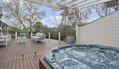 Melbourne property: Houses selling for hundreds of thousands of dollars less in property downturn
