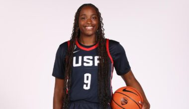 Alyssa Thomas dribbles with Phoenix Mercury