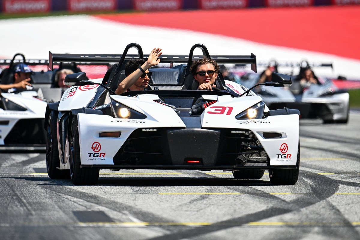 F1 Austrian GP drivers' parade ditches traditional lorry for team-liveried KTM X-Bows