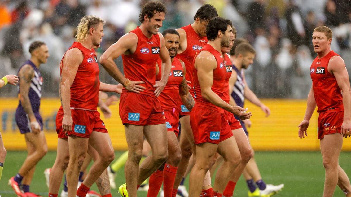 Suns going down: Gold Coast have much to think about after another loss, this time to Fremantle. (Richard Wainwright/AAP PHOTOS)