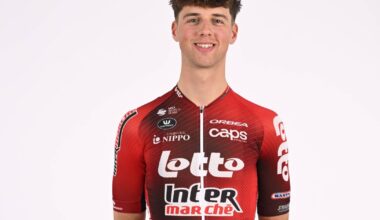 4 cyclists hit by the jury car at the Dutch Championships