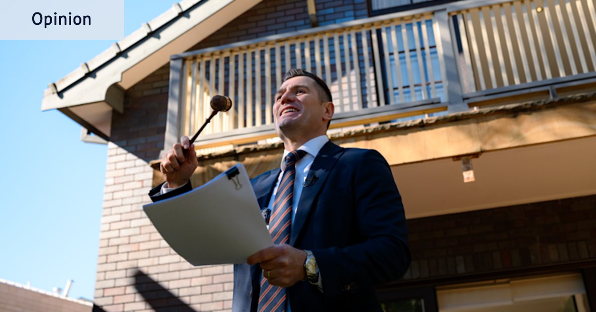 Australian housing prices: Risks of a tumbling house and apartment property market