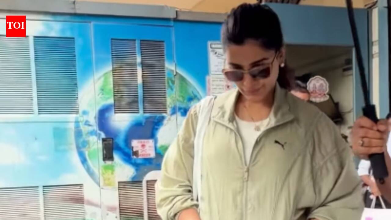 Mommy-to-be Samantha Ruth Prabhu avoids paparazzi; rushes into luxury car; VIDEO | Hindi Movie News