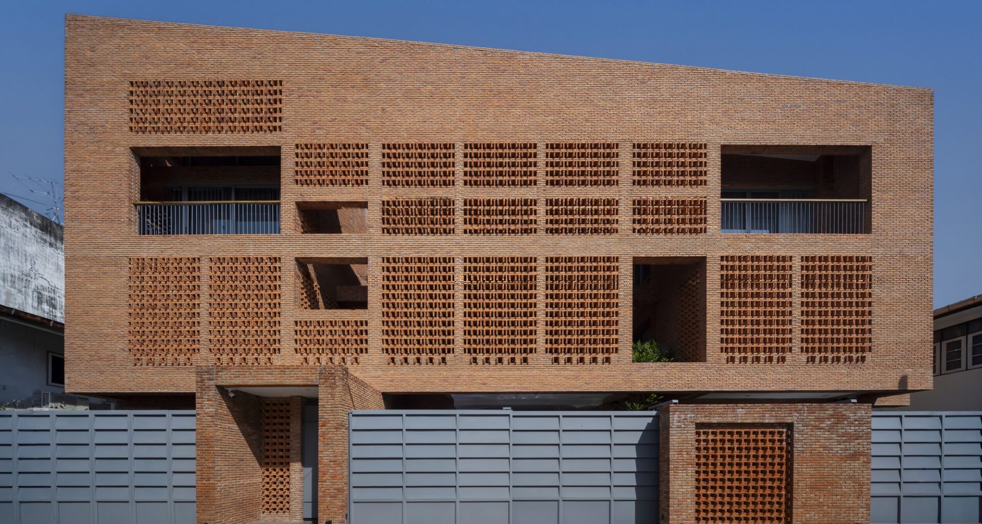 Baan You Yen Residence / Studio Miti