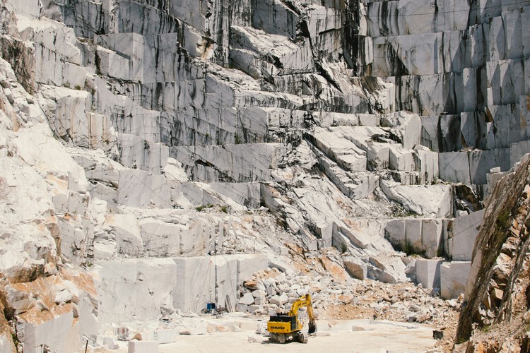 From Quarry to Countertop: Tracing the Origins of Natural Stone in Architecture - Image 2 of 19