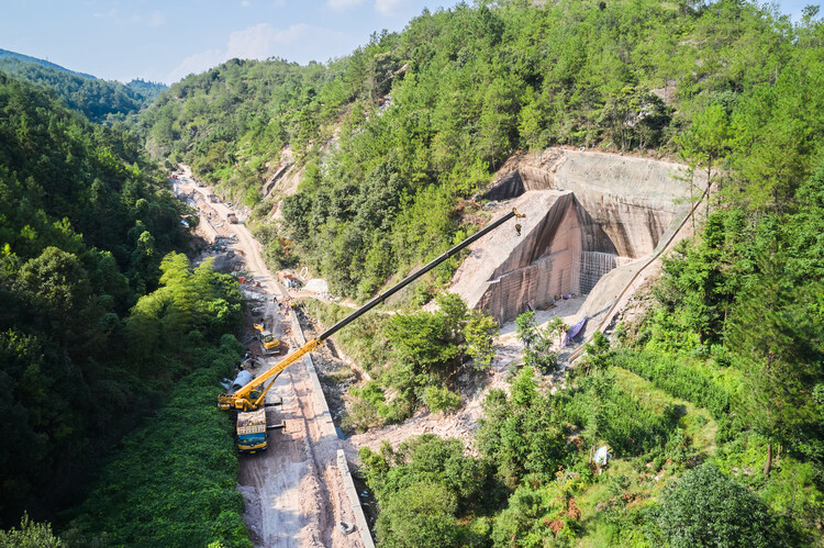 From Quarry to Countertop: Tracing the Origins of Natural Stone in Architecture - Image 5 of 19