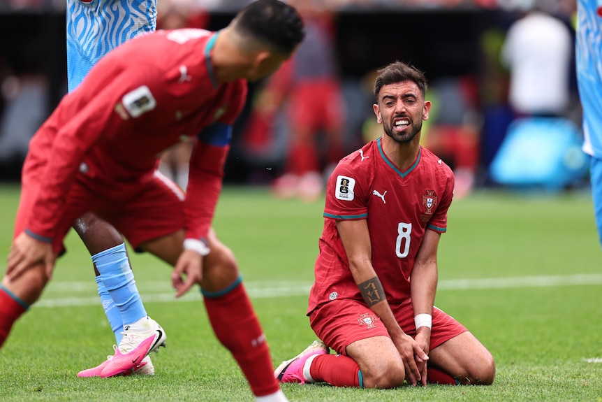 Bruno Fernandes looks at Cristiano Ronaldo