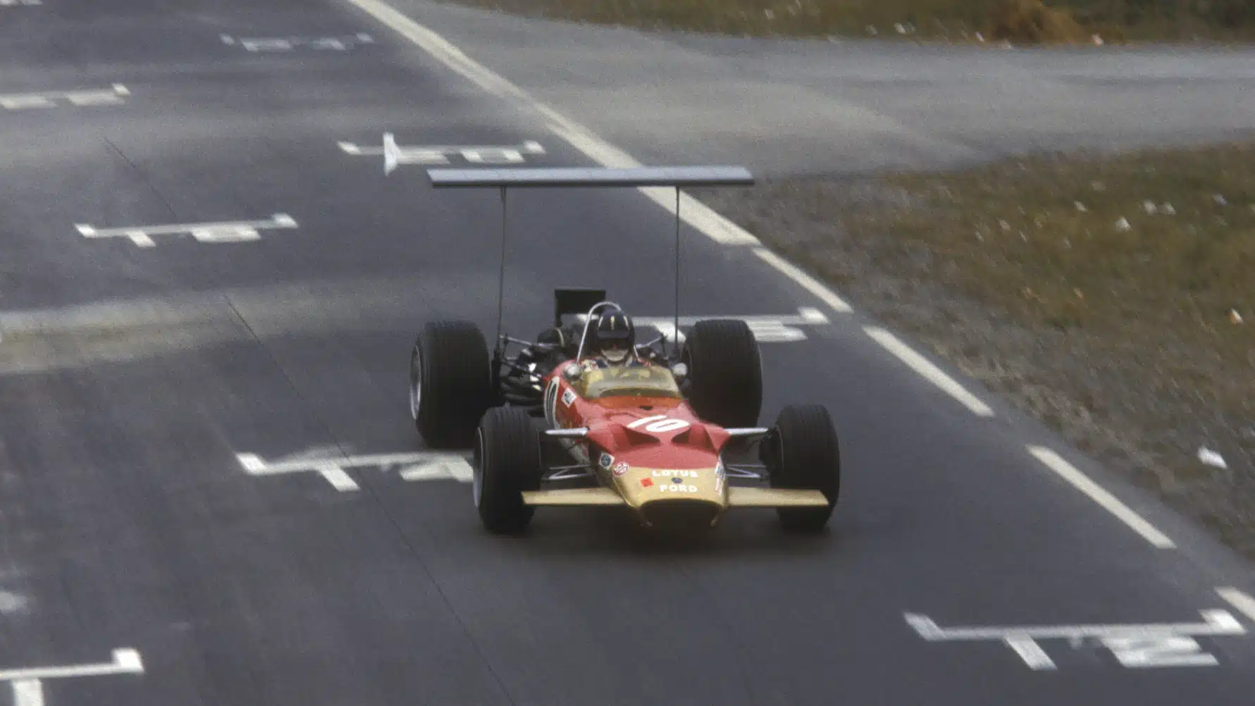 Graham Hill (Lotus-Ford with high wing) in the 1968 United States Grand Prix