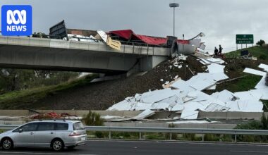 Truck rollover forces closure of Melbourne's Princes Freeway