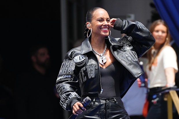 Alicia Keys performs during the New York Knicks Championship ticker tape parade 