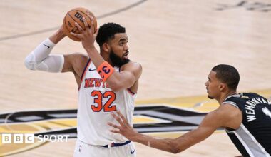 Karl-Anthony Towns #32 of the New York Knicks handles the ball during the game against the San Antonio Spurs