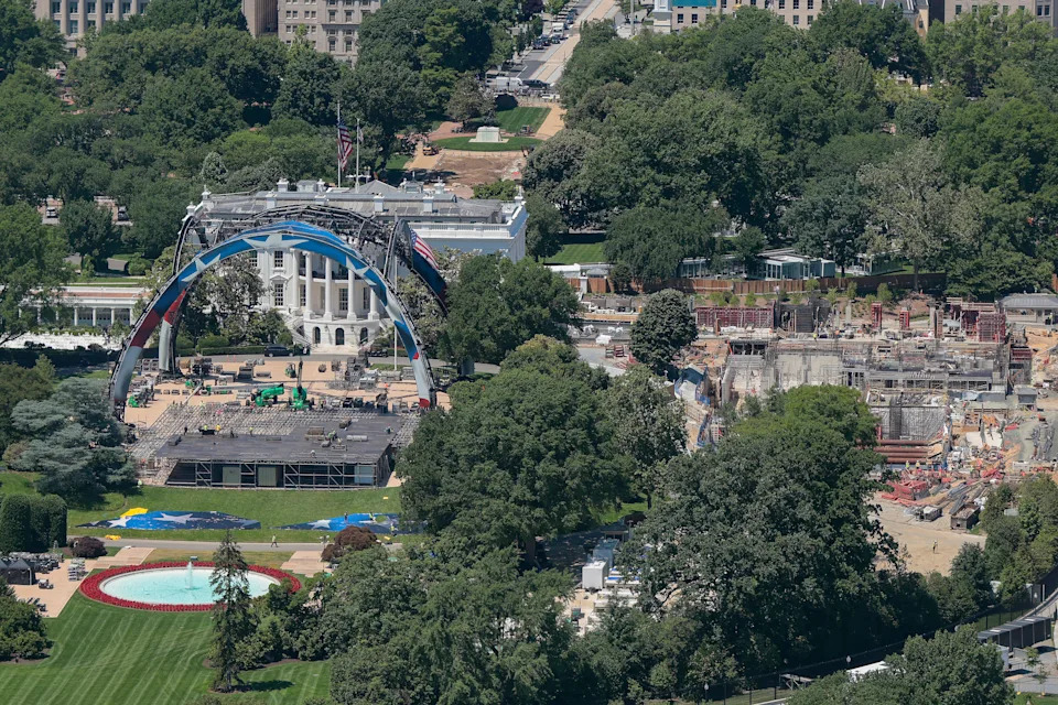 WASHINGTON, DC - MAY 29: Construction of the UFC Octagon continues on the South Lawn as seen from the Washington Monument on May 29, 2026 in Washington, DC. President Donald Trump and the Ultimate Fighting Championship is hosting an outdoor fight card called "UFC Freedom 250" at the White House on June 14, 2026, to celebrate America's 250th birthday. (Photo by Heather Diehl/Getty Images)