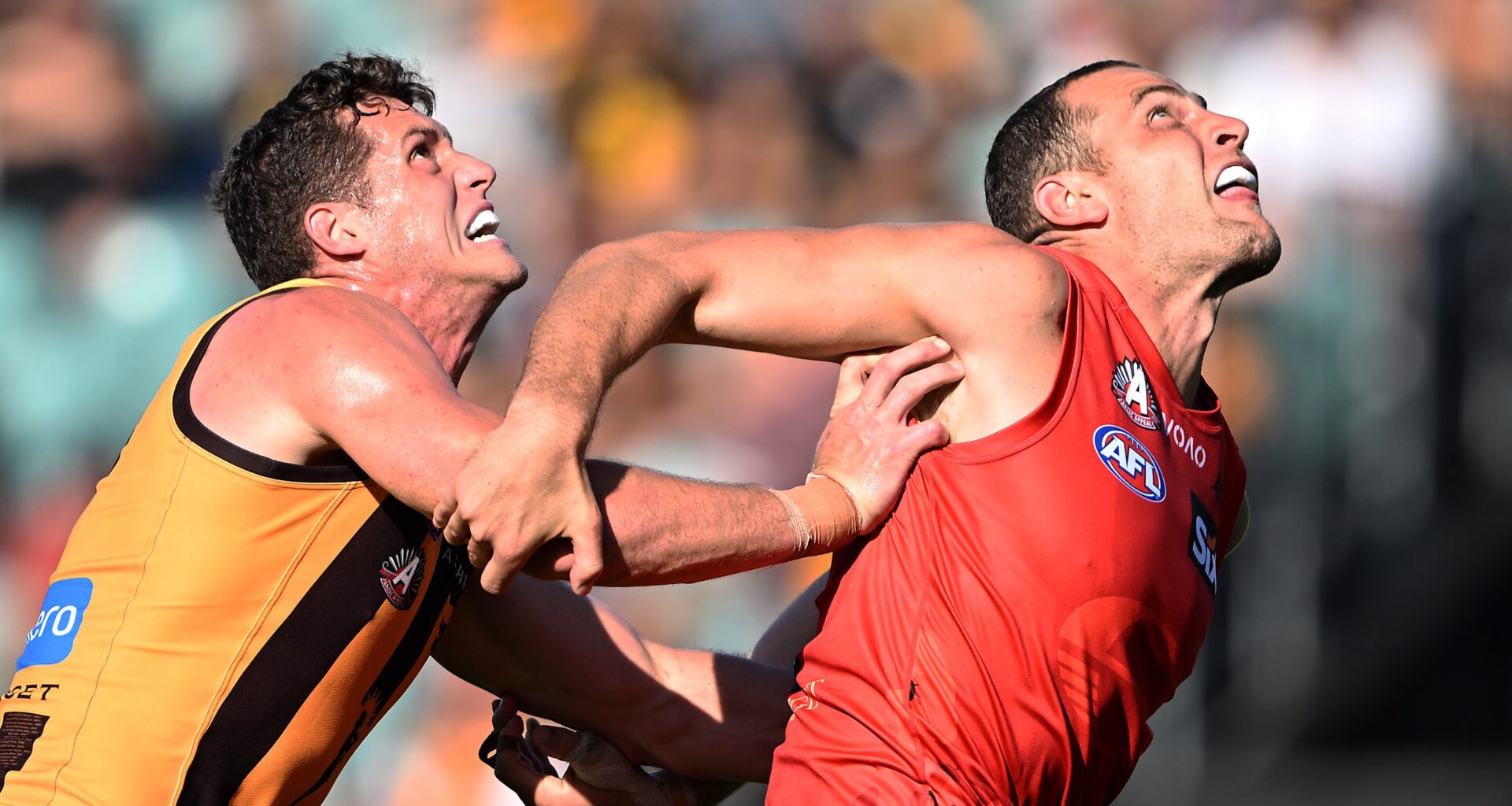 Final teams in as Suns look to bounce back in Hawks clash. LIVE from 7.40pm AEST