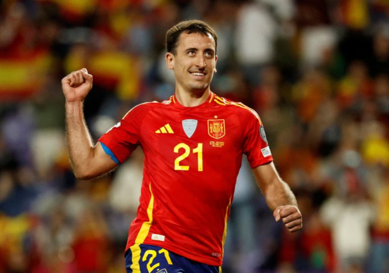 Mikel Oyarzabal smiling