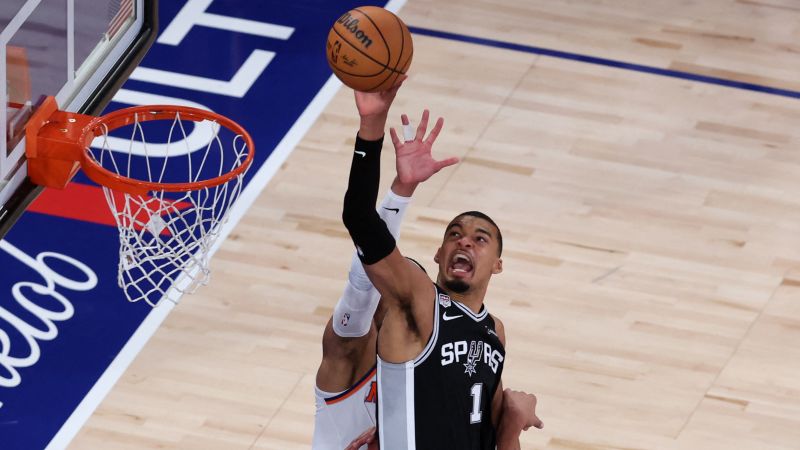 Live updates: Spurs defeat Knicks in NBA Finals Game 3 with Trump in MSG