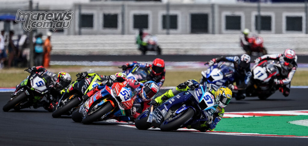 Aldi Satya Mahendra ahead of Valentin Debise and the WorldSSP chasing pack at Misano.