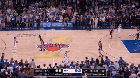 Jose Alvarado screen for Jalen Brunson