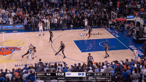Jose Alvarado spin move vs. Julian Champagnie