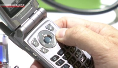 Event in Tokyo revives memories on old mobile phones