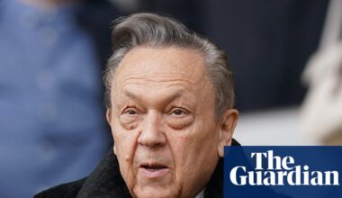 Football regulator could force David Sullivan to sell West Ham stake | David Sullivan