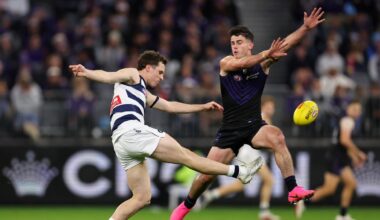 AFL Live Scores: Fremantle Dockers look to set new record in incredible winning run against Geelong